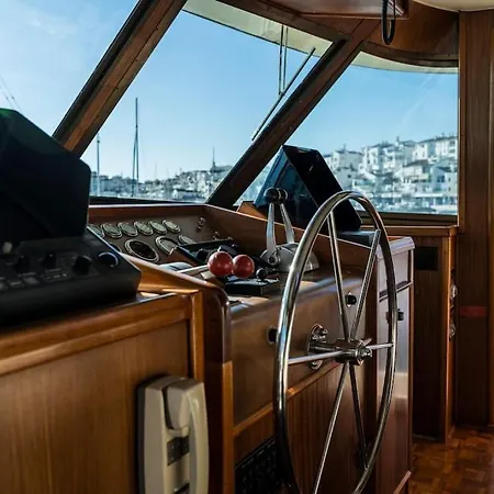 Botel Disfruta De Una Noche En Yate En Puerto Banus - Our Alissa 21 Marbella