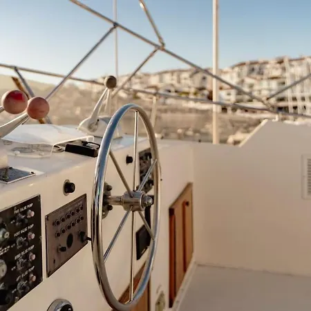 Botel Disfruta De Una Noche En Yate En Puerto Banus - Our Alissa 21 Marbella