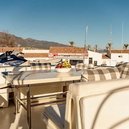 Disfruta De Una Noche En Yate En Puerto Banus - Our Alissa 21 Botel *