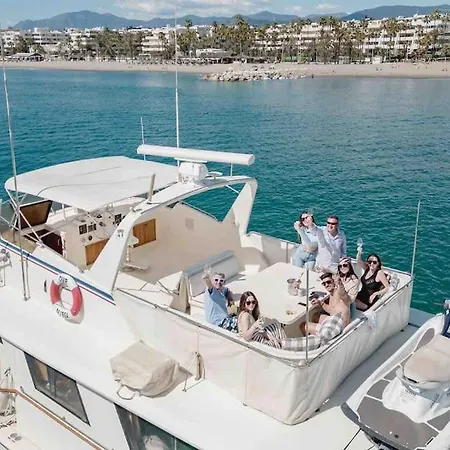 Disfruta De Una Noche En Yate En Puerto Banus - Our Alissa 21 Botel *